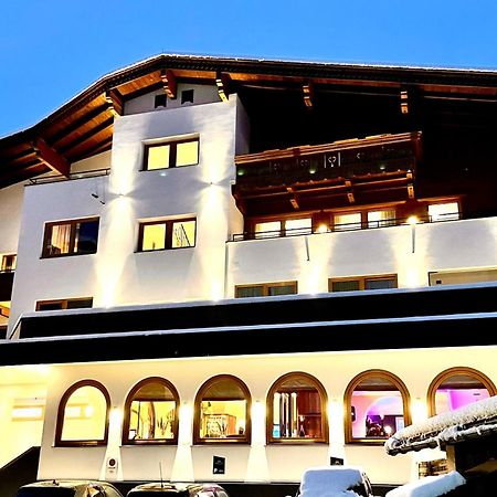 Aparthotel Dorfplatzl Garni Tux Bagian luar foto