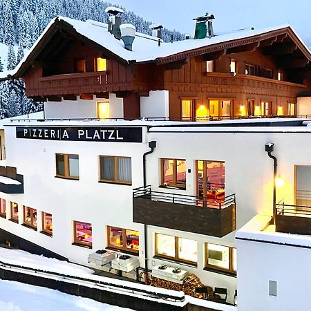 Aparthotel Dorfplatzl Garni Tux Bagian luar foto