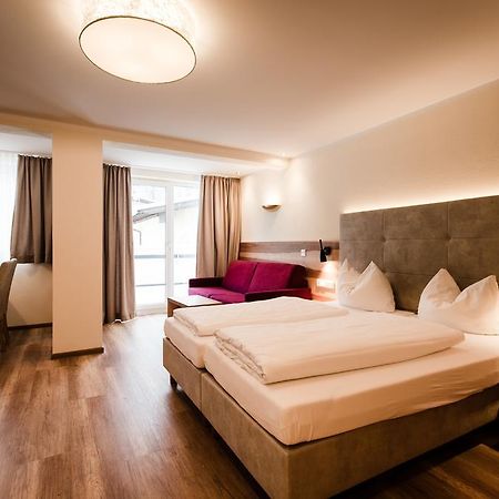 Aparthotel Dorfplatzl Garni Tux Bagian luar foto