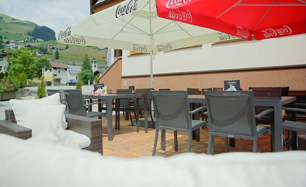 Aparthotel Dorfplatzl Garni Tux Bagian luar foto