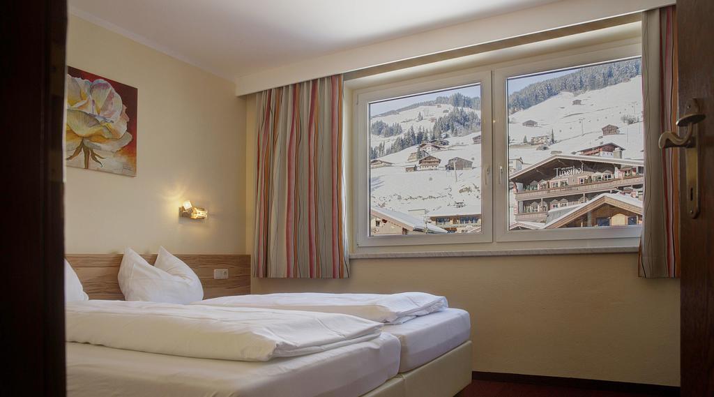Aparthotel Dorfplatzl Garni Tux Bagian luar foto
