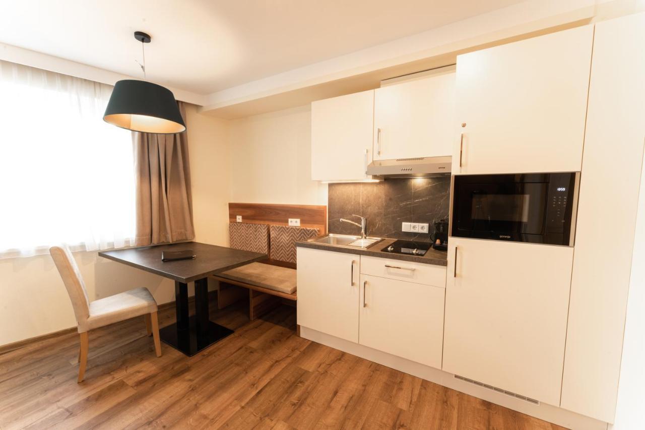 Aparthotel Dorfplatzl Garni Tux Bagian luar foto