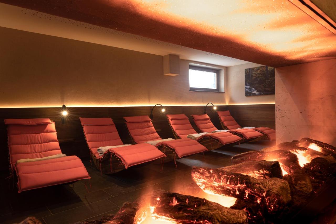 Aparthotel Dorfplatzl Garni Tux Bagian luar foto