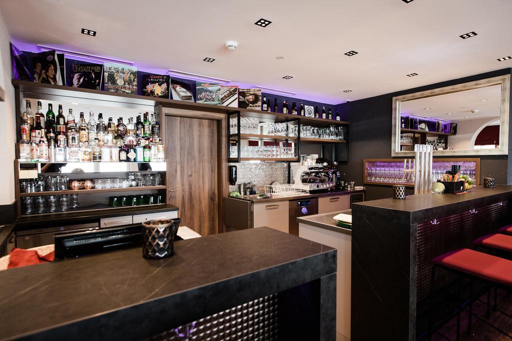 Aparthotel Dorfplatzl Garni Tux Bagian luar foto