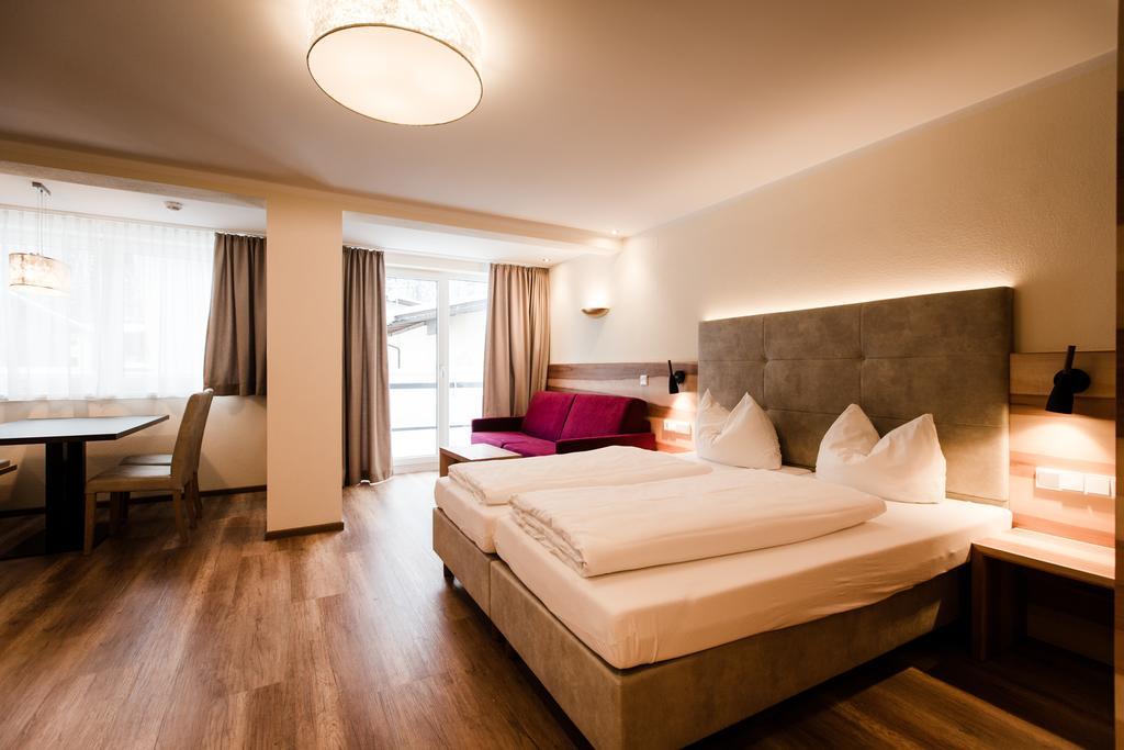 Aparthotel Dorfplatzl Garni Tux Bagian luar foto