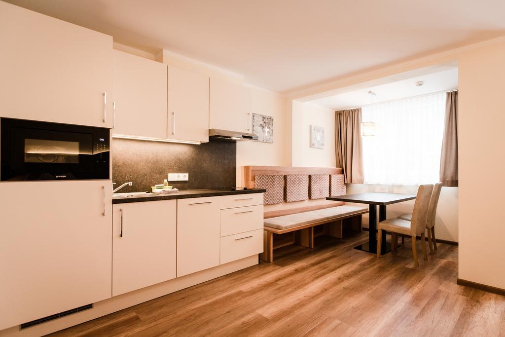 Aparthotel Dorfplatzl Garni Tux Bagian luar foto