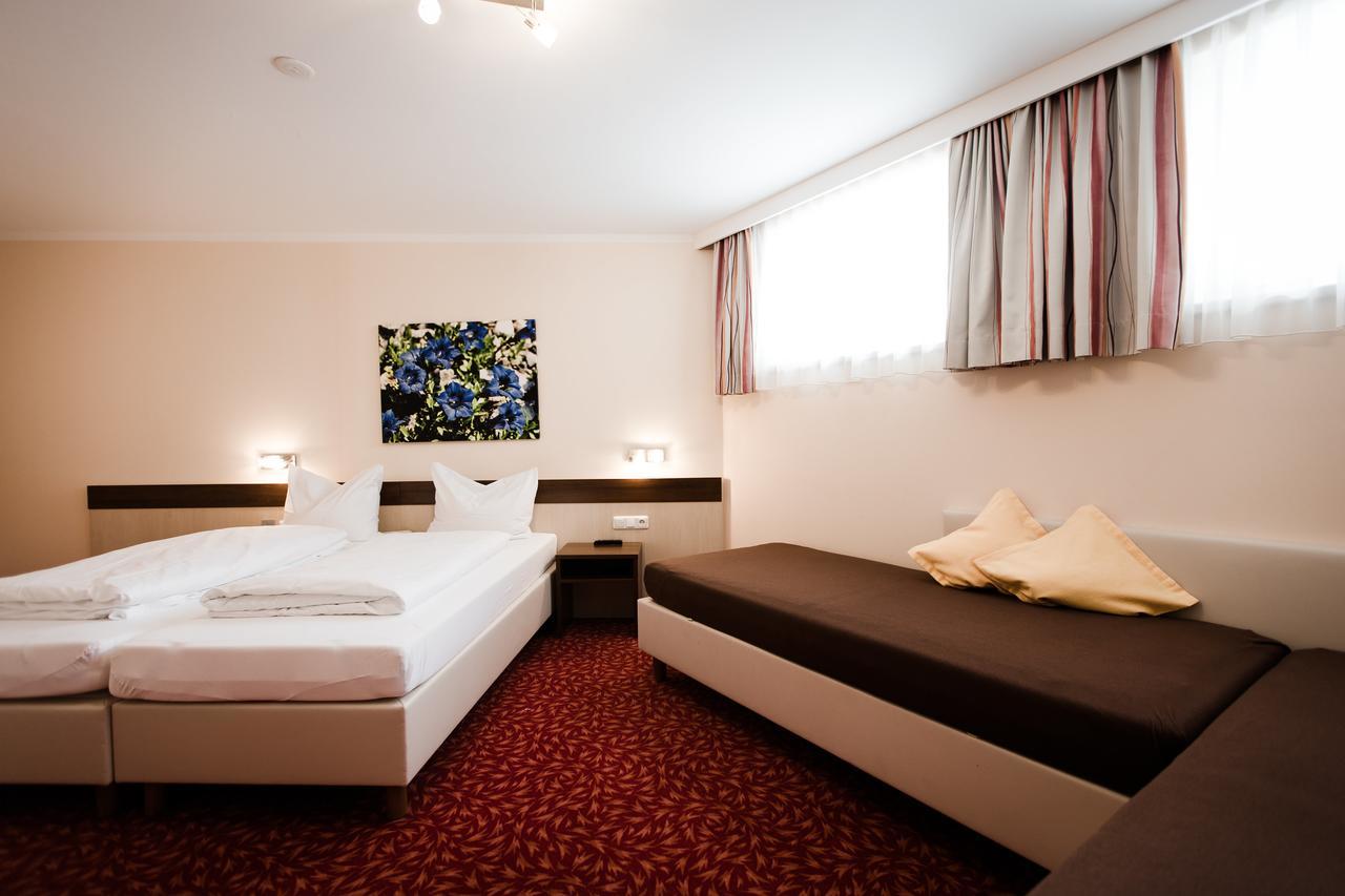 Aparthotel Dorfplatzl Garni Tux Bagian luar foto