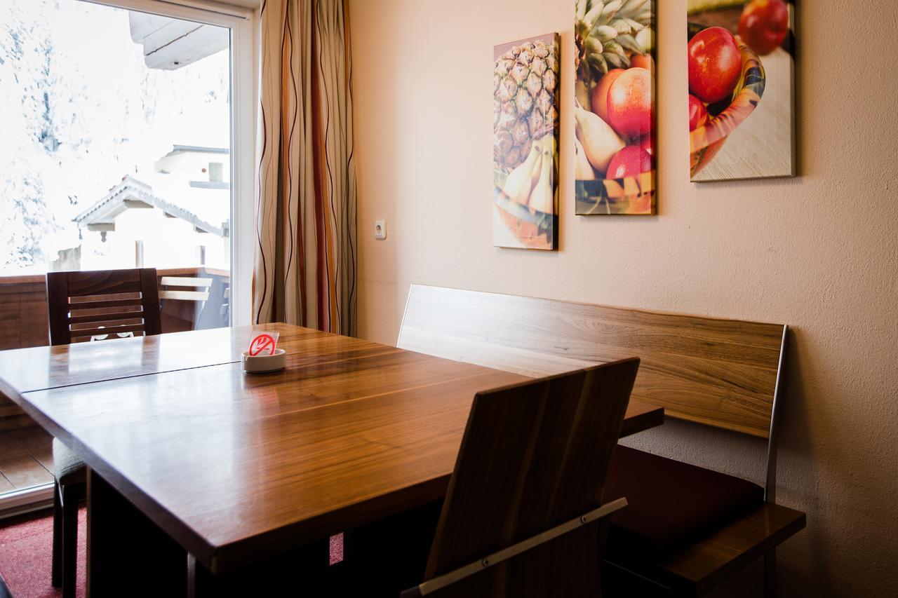 Aparthotel Dorfplatzl Garni Tux Bagian luar foto