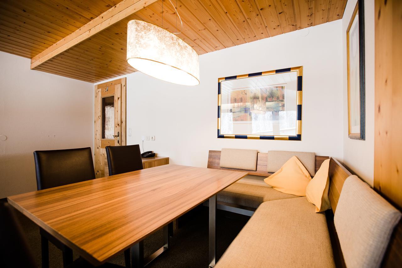 Aparthotel Dorfplatzl Garni Tux Bagian luar foto