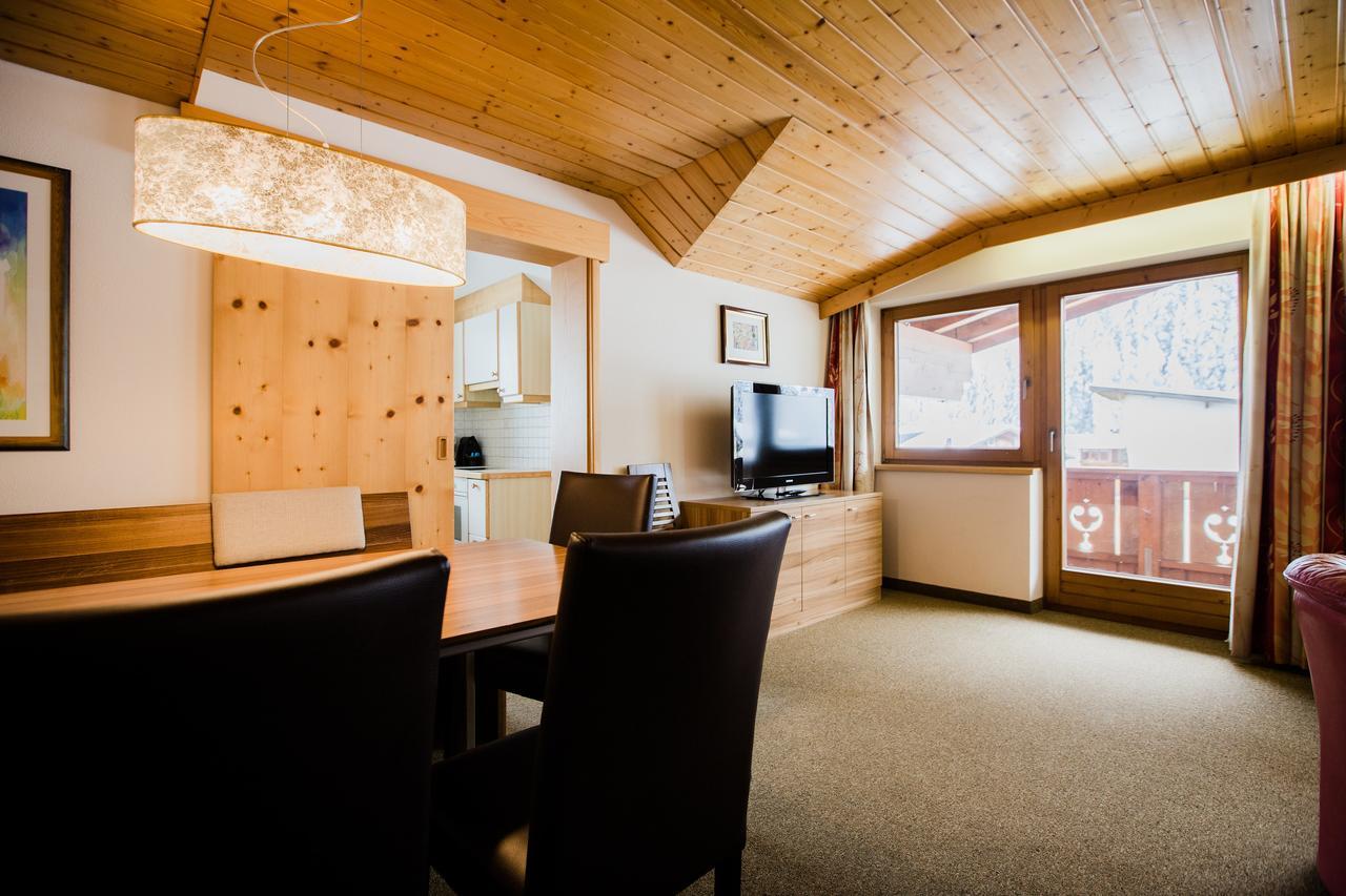 Aparthotel Dorfplatzl Garni Tux Bagian luar foto