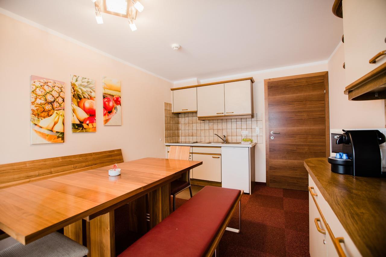 Aparthotel Dorfplatzl Garni Tux Bagian luar foto