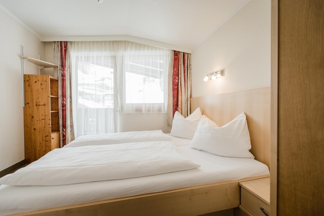 Aparthotel Dorfplatzl Garni Tux Bagian luar foto