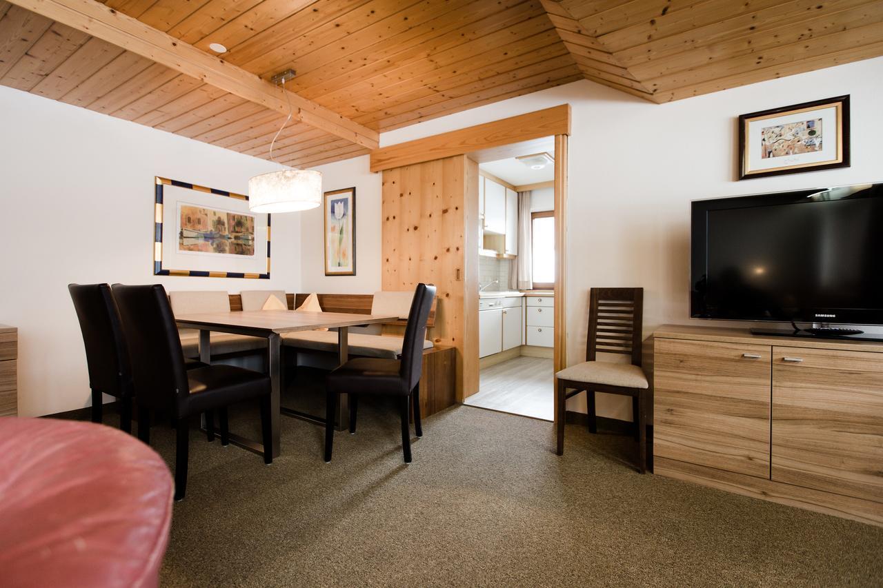 Aparthotel Dorfplatzl Garni Tux Bagian luar foto
