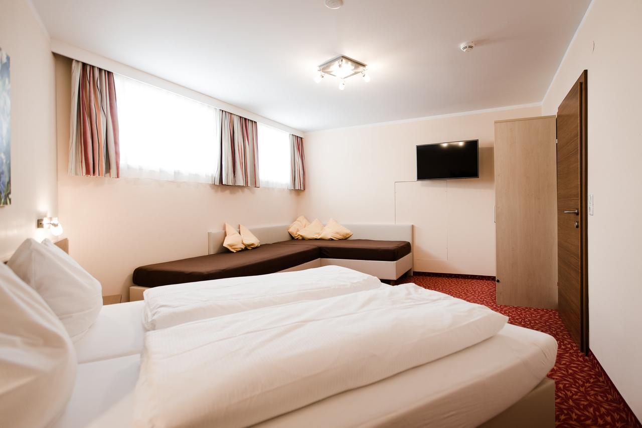 Aparthotel Dorfplatzl Garni Tux Bagian luar foto