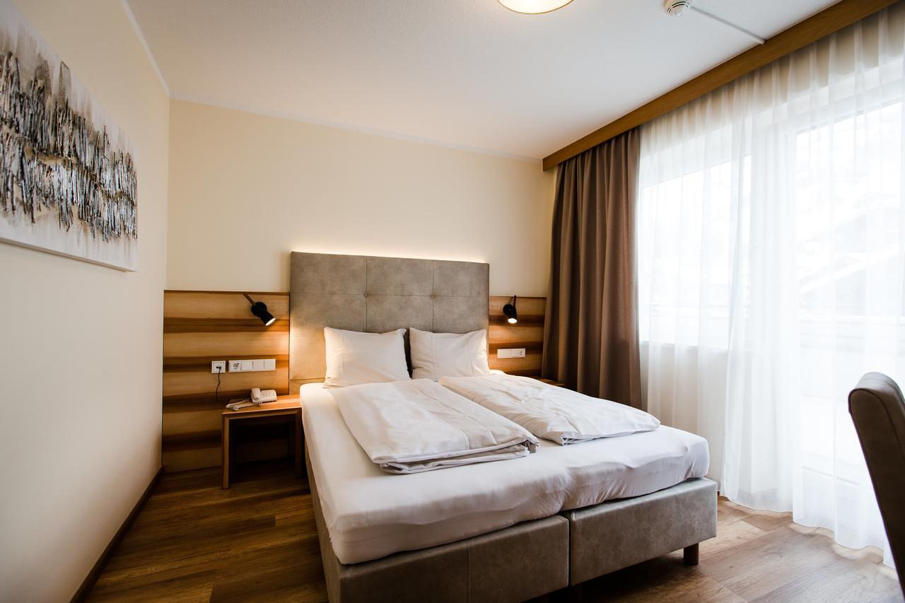 Aparthotel Dorfplatzl Garni Tux Bagian luar foto